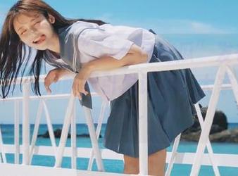 “51今日吃瓜”发布的三里屯英语老师瞬间引发讨论，大家开始群聊了～