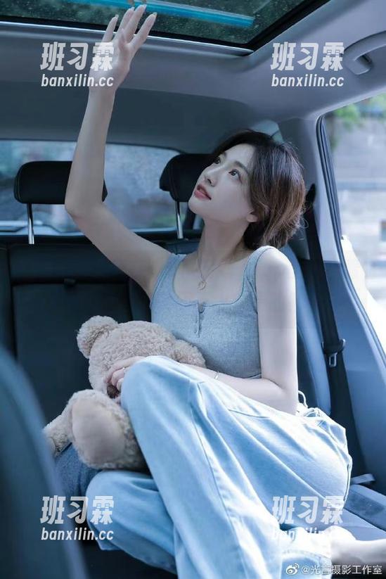 我在“51吃瓜”app上,看着今日瓜,真有种跟不上节奏的紧张!-班习霖 我在“51吃瓜”app上,看着今日瓜,真有种跟不上节奏的紧张!-班习霖