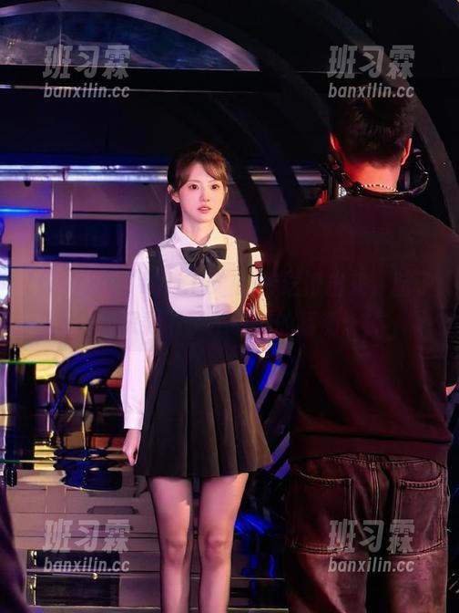 从“fuli.lv”的传送门出来，脑子里只剩下了不靠谱的猜测。-班习霖