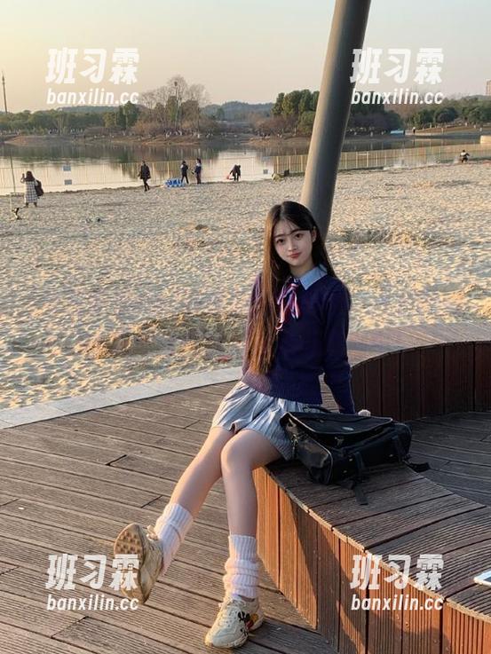 在线吃瓜新体验，今日吃瓜91带你瞬间沉浸在八卦狂潮中！-班习霖