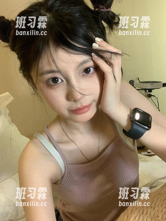 今日黑料视频：跟风女装？看这位网红如何在短视频里逆袭成女王！-班习霖