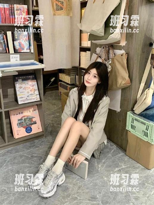 在黑料吃瓜网网页追剧的我，绝对是‘吃瓜狂人’的最佳代表！-班习霖