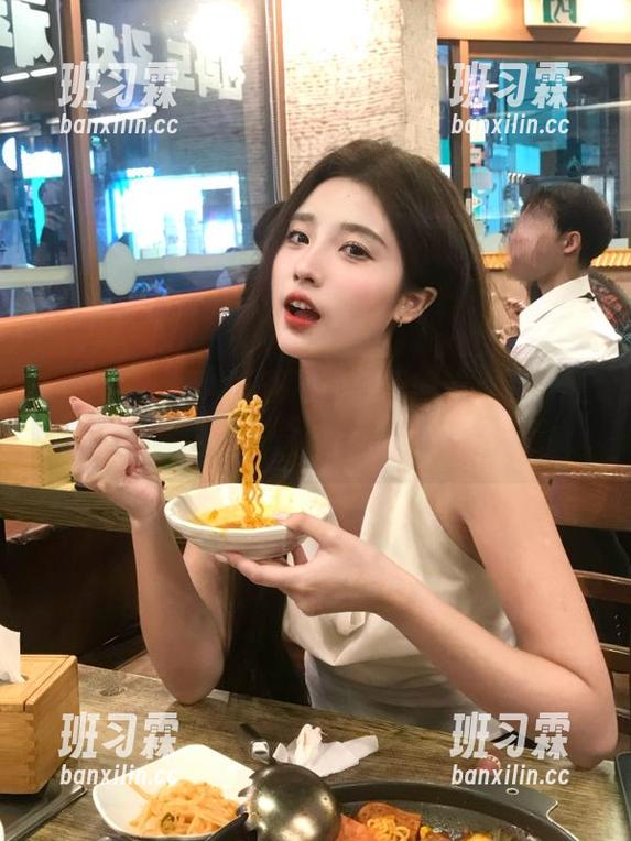下载黑料吃瓜网苹果版，正确入口在这里，这瓜比你想得更精彩哦-班习霖