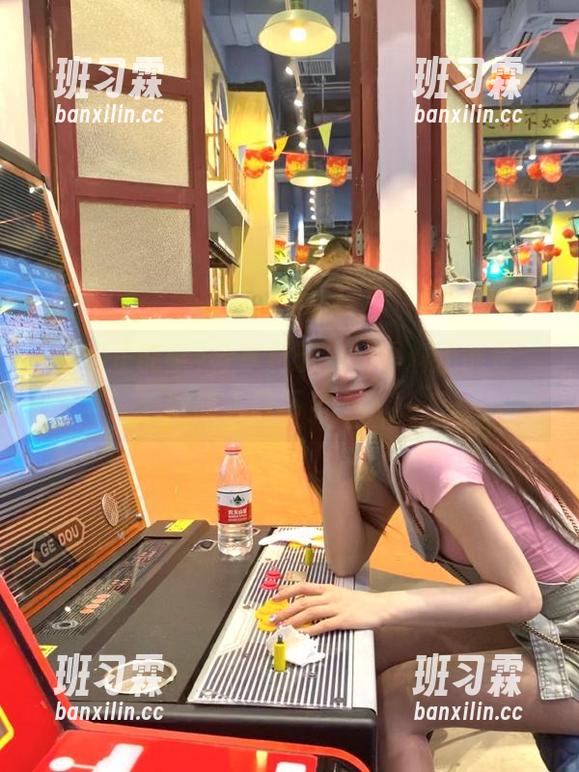 分享属于你的黑料正能量，微博入口不见不散！-班习霖