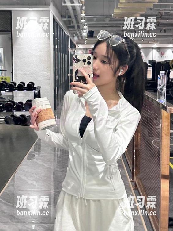 看黑料社区网站的免费内容，简直像在翻一张情报卡片，燃！-班习霖