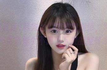 转发他们的狗血剧情，黑料社区的网页就像个不想停下来的旋转木马。