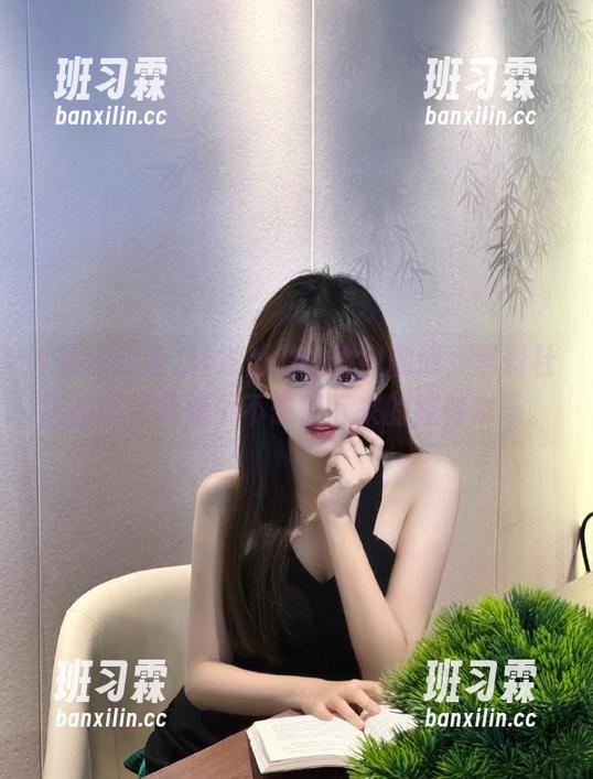 转发他们的狗血剧情，黑料社区的网页就像个不想停下来的旋转木马。-班习霖